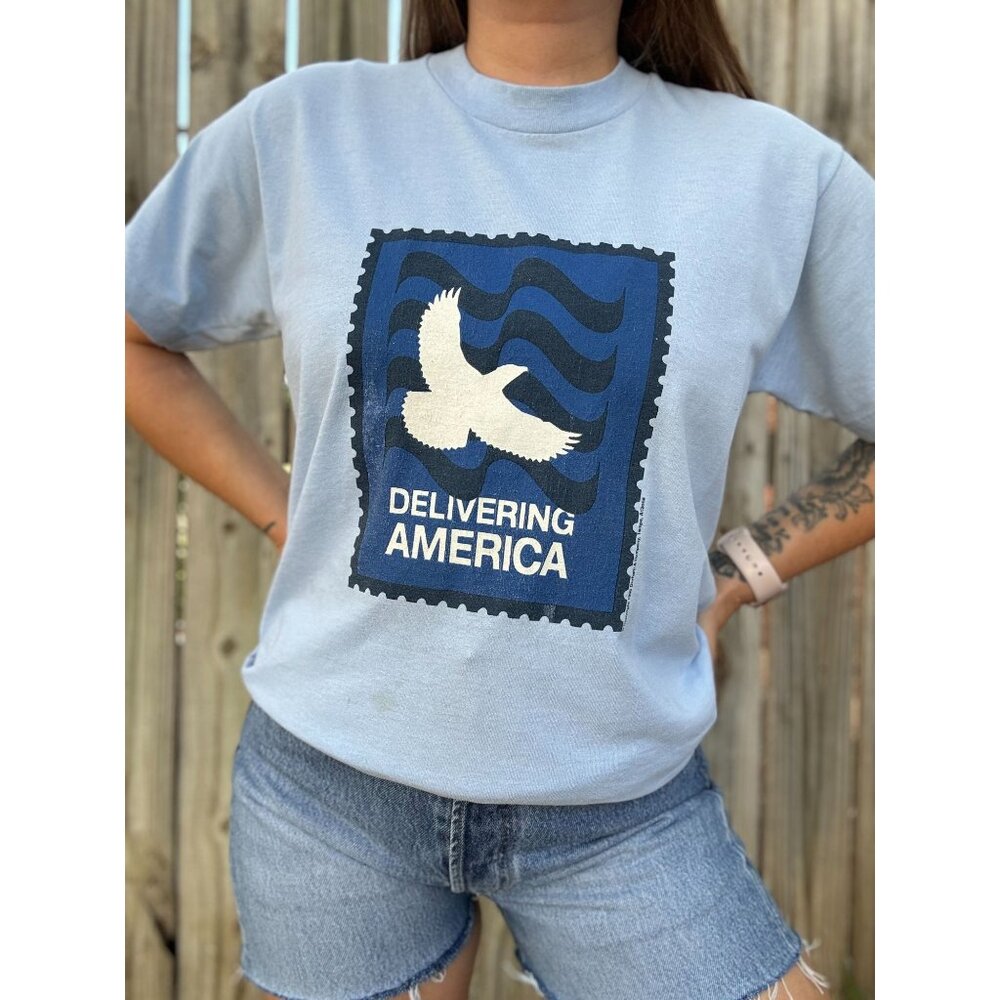 Vintage 95' Delivering America Single Stitch Graphic Tee T-Shirt Size Medium